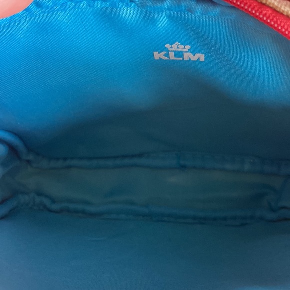 Jantaminiau Travel Case with Navy Blue Sleep Mask - Picture 7 of 10